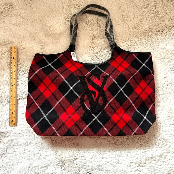 ♦️ Beautiful Victoria’s Secret Holiday tote bag ♦️ - Picture 2 of 4